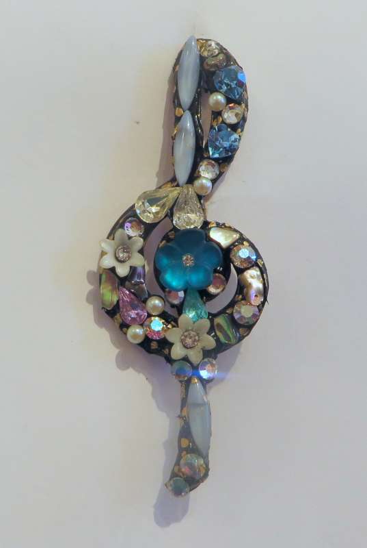 Double Clef Brooch